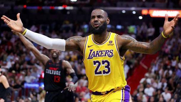 FPX不断突破！，詹姆斯连续七场比赛得分超过大比分获胜引发球迷热议的简单介绍-开云