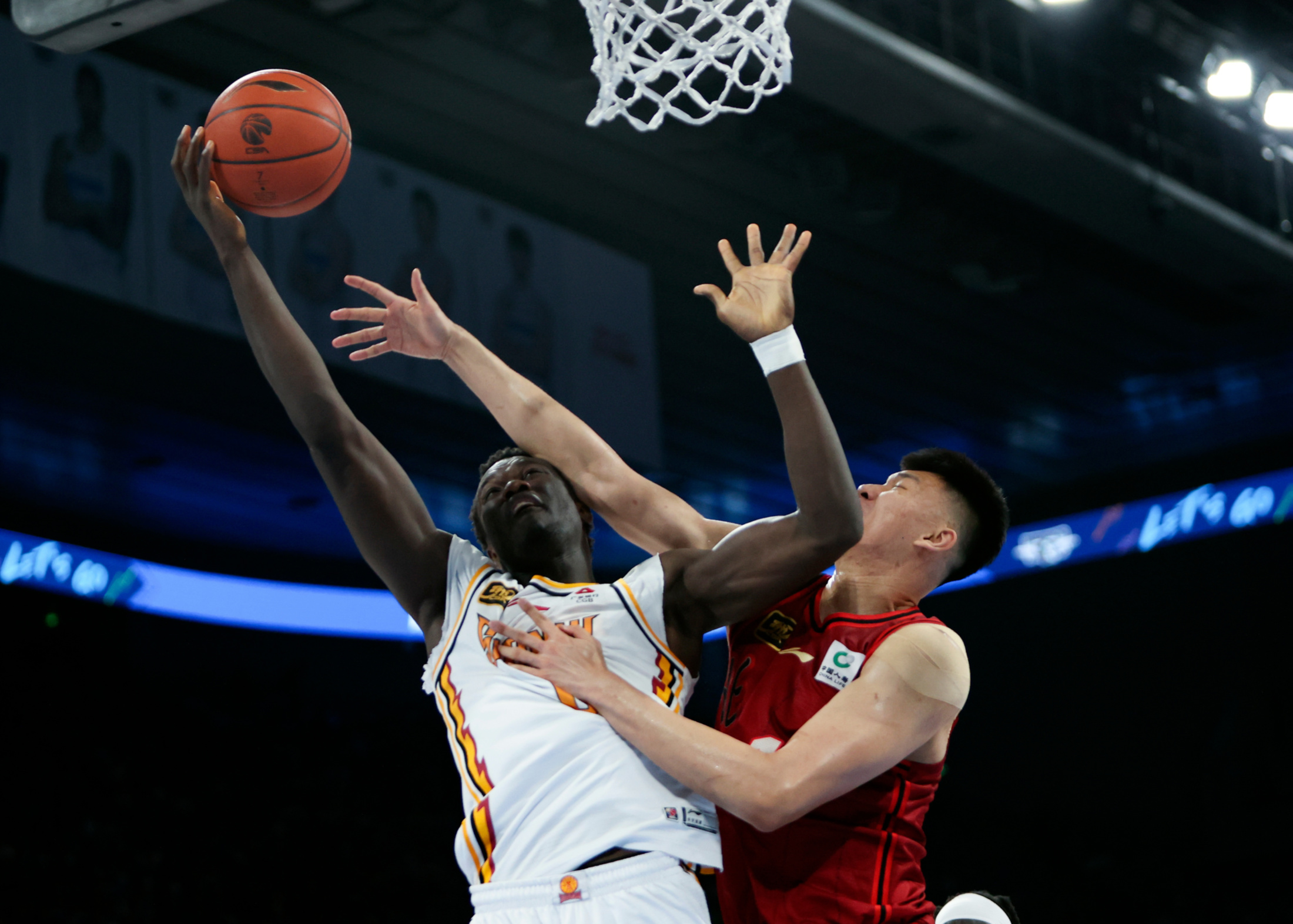 NBA常规赛今夜走向成谜，深圳男篮外线爆发，质疑声仍在，训练强度明显提升的简单介绍-开云品牌