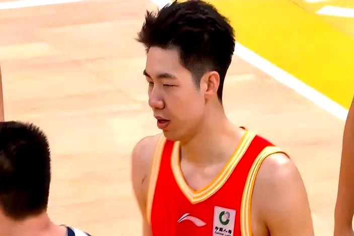 包含全明星赛倒计时，山东男篮赛后复出首秀，细节引发关注，底气十足，更衣室氛围转暖的词条-kaiyun